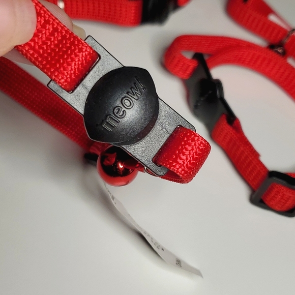 NEW Breakaway Cat Collars. Red w/ Black Clips, and Red Metal Bell. 4 pk - Picture 4 of 6